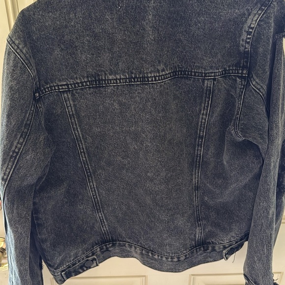 Forever 21 black distressed, denim jacket size medium - Picture 6 of 7